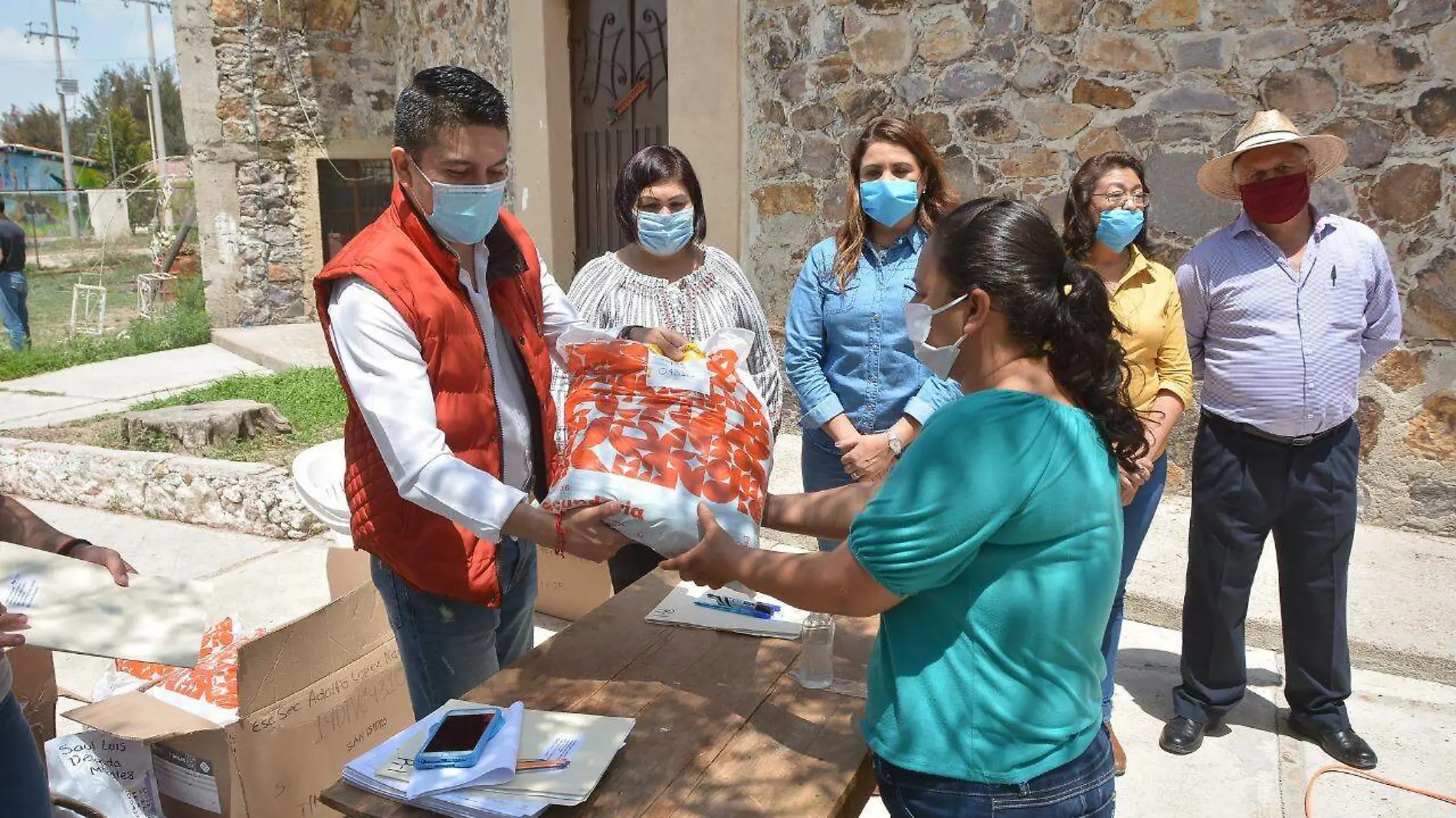 Entrega de los paquetes RECREA en Lagos